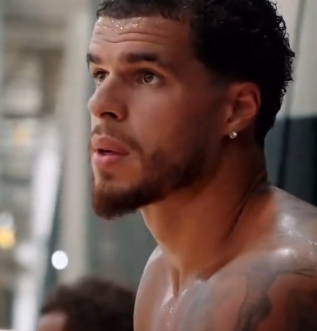 GA黄金甲官方网站-特雷-杨训练中盛赞小波特：新赛季场均25分对你轻而易举