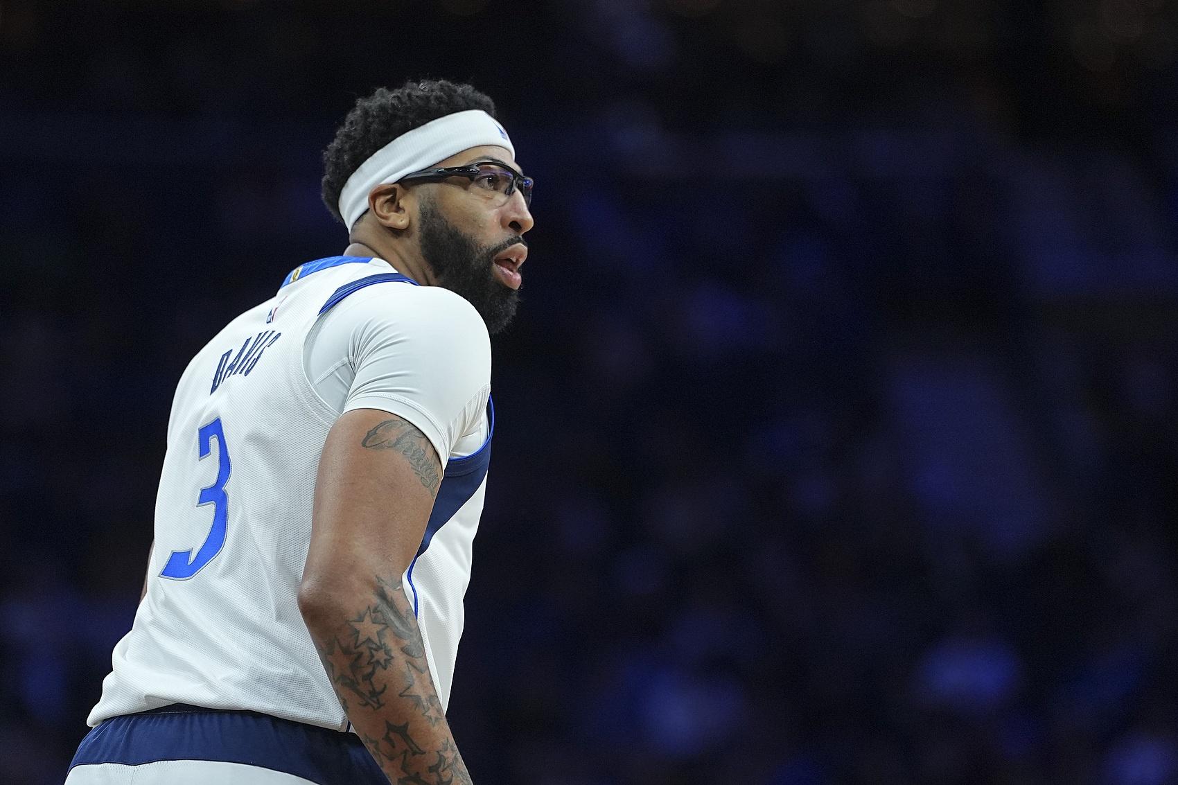 GA黄金甲-夏天可签四年2.75亿！美记：浓眉的目标是一份顶薪续约合同！