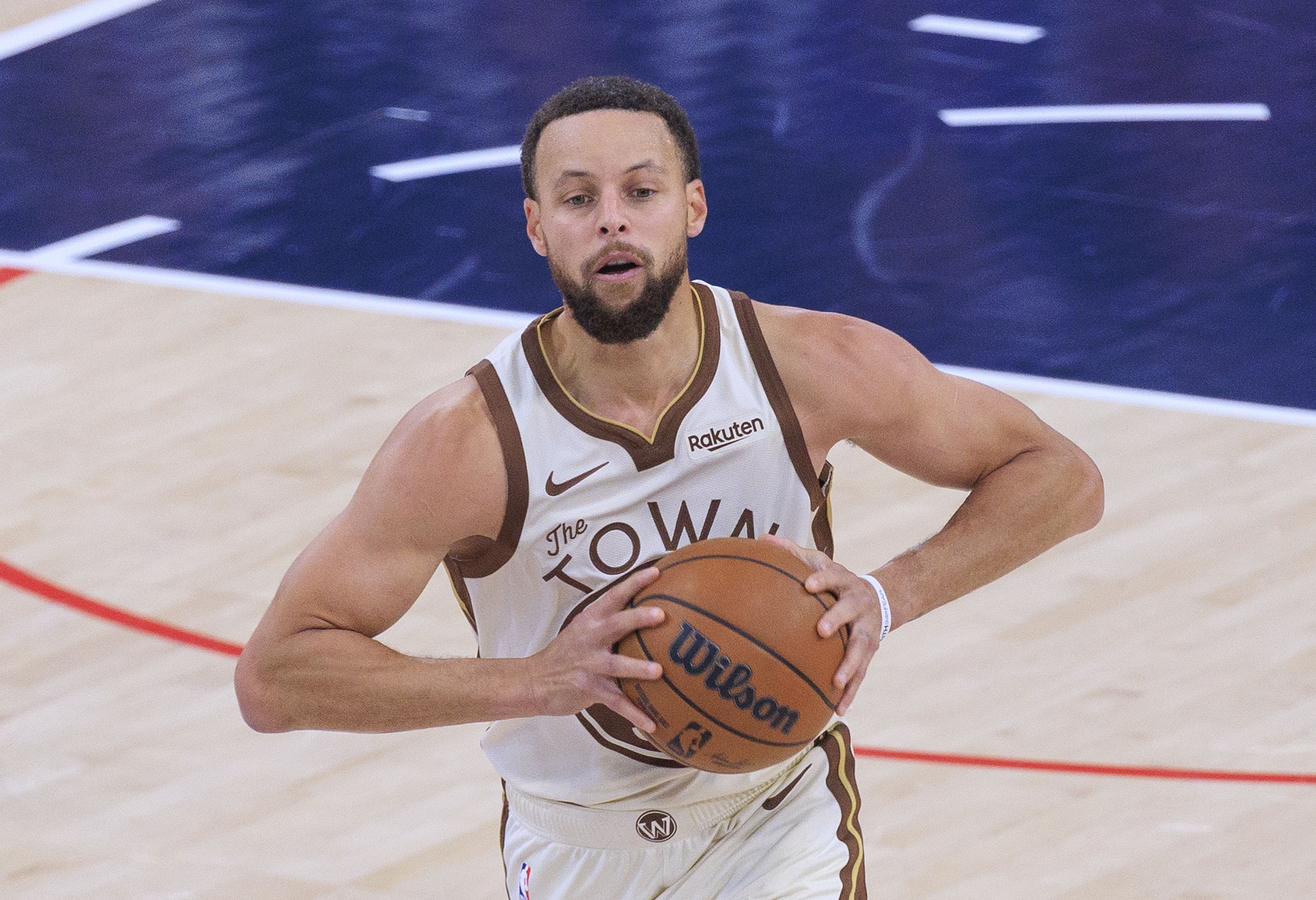 GA黄金甲官方网站-迪文：水花的自律超乎想象 赛季第一天没人比库里的体型更好