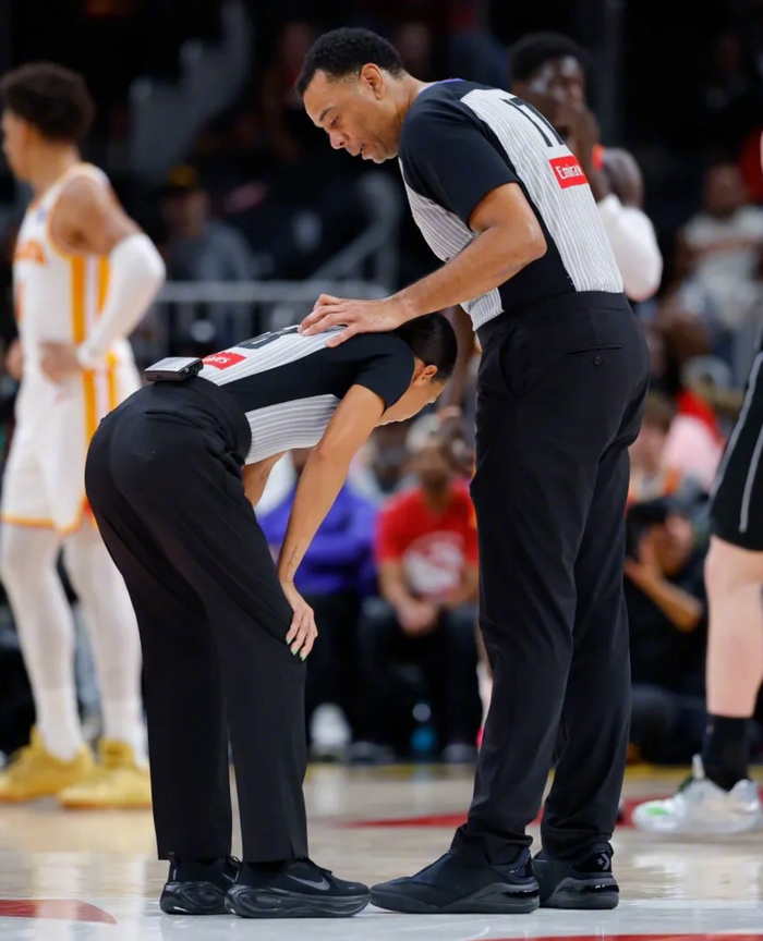 GA黄金甲官方网站-裁判穿鞋引热议，职业规范受关注_新浪新闻